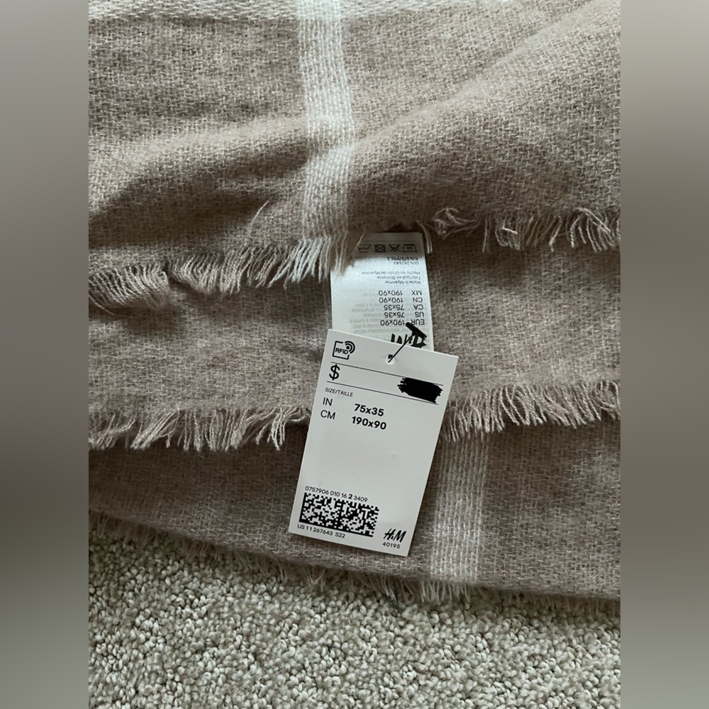 Extra long scarf - Picture 2 of 3
